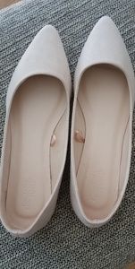 NWoT cream flats